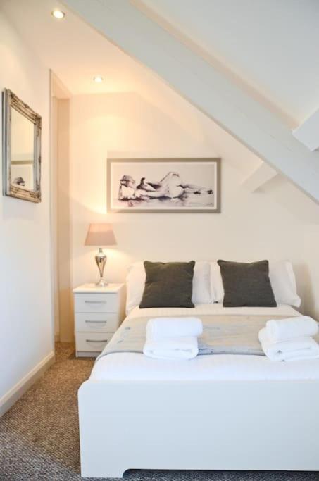 Modern Attic Studio Apartment With Harbour Views Penzance Eksteriør bilde