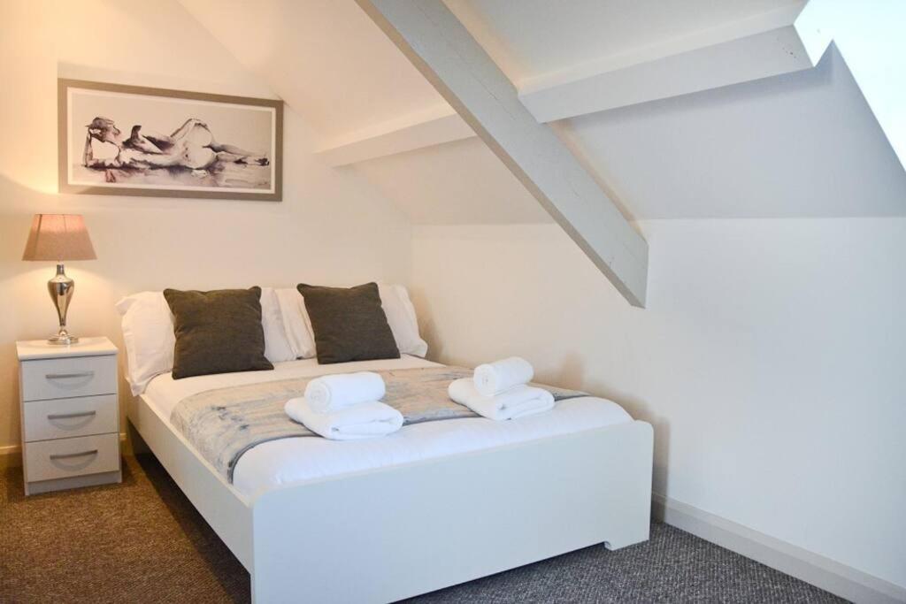 Modern Attic Studio Apartment With Harbour Views Penzance Eksteriør bilde